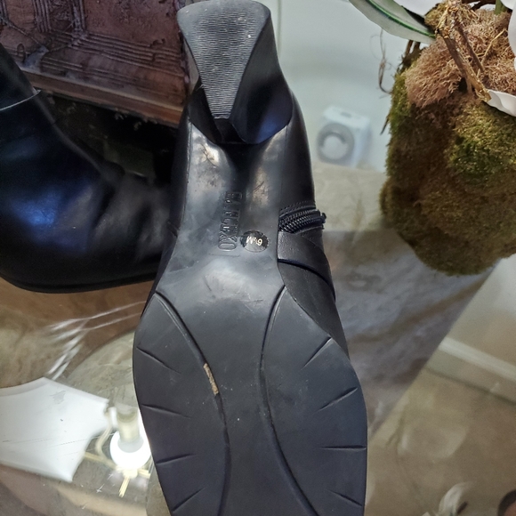 Enzo Angiolini Leather Bootie - Picture 8 of 8